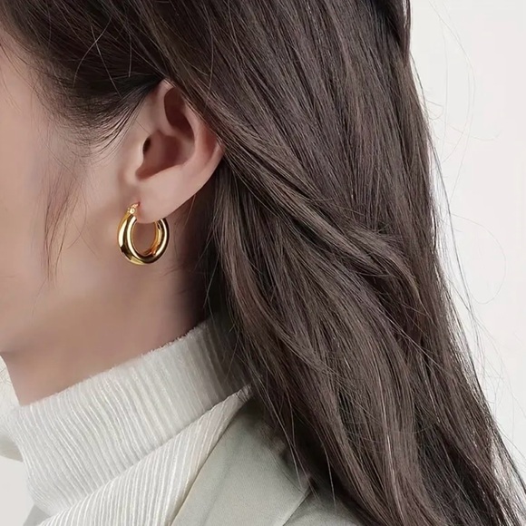 18K Gold Plated Hoop Earrings - Picture 2 of 4